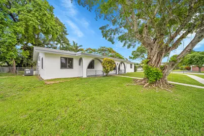 7301 NW 13th Court, Plantation, FL 33313 - Photo 2