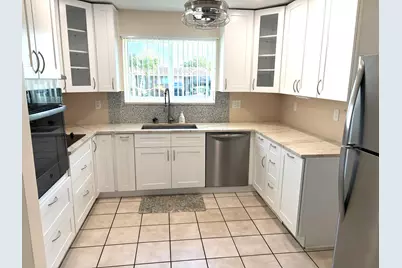 8881 NW 11th Street, Pembroke Pines, FL 33024 - Photo 4