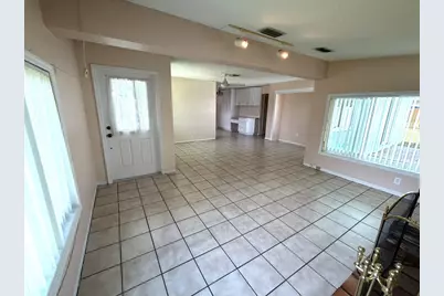 8881 NW 11th Street, Pembroke Pines, FL 33024 - Photo 14