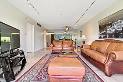 2500 Presidential Way #302, West Palm Beach, FL 33401 - Photo 6