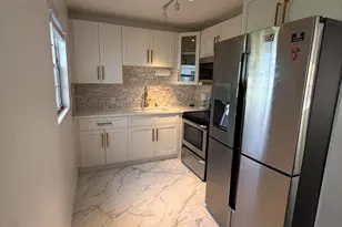 389 Fanshaw J, Boca Raton, FL 33434 - Photo 2