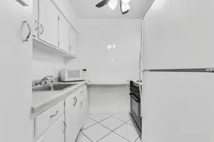 900 SW 10th Terrace, Hallandale Beach, FL 33009 - Photo 18