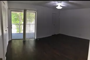 700 Village Green Ct, Palm Springs, FL 33461 - Photo 4