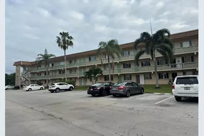 700 Village Green Court #302, Palm Springs, FL 33461 - Photo 4