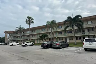 700 Village Green Ct, Palm Springs, FL 33461 - Photo 4