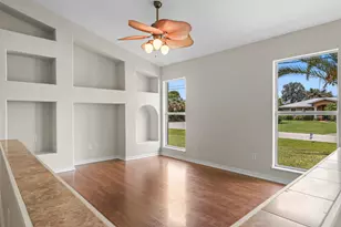 2001 SW Salvatierra Blvd, Port Saint Lucie, FL 34987 - Photo 10