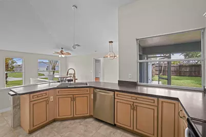 2001 SW Salvatierra Boulevard, Port Saint Lucie, FL 34987 - Photo 14