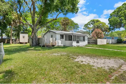 390 Baysinger Avenue, Fort Pierce, FL 34982 - Photo 1