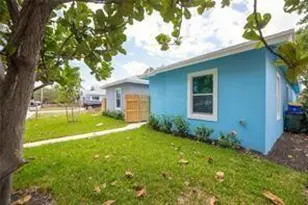 105 S D St, Lake Worth, FL 33460 - Photo 2
