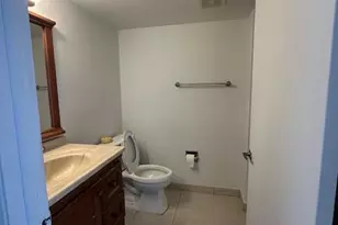 10237 NW 9th St Circle, Miami, FL 33172 - Photo 4