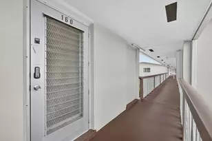 160 Easthampton G, West Palm Beach, FL 33417 - Photo 2