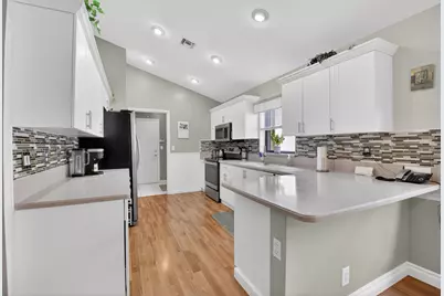 10387 Lexington Circle S, Boynton Beach, FL 33436 - Photo 12