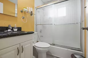 1402 NE 32nd St, Oakland Park, FL 33334 - Photo 14