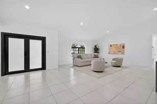 5510 W Castlegate Ave, Davie, FL 33331 - Photo 10