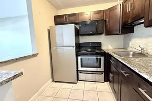 79 Lyndhurst D, Deerfield Beach, FL 33442 - Photo 4