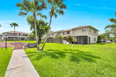 10723 NW 10th Street, Pembroke Pines, FL 33026 - Photo 16