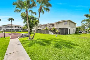 10723 NW 10th St, Pembroke Pines, FL 33026 - Photo 16