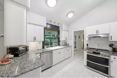 18546 Lake Bend Drive, Jupiter, FL 33458 - Photo 12