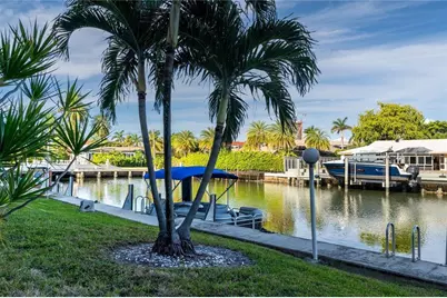 470 Paradise Isle Boulevard #105, Hallandale Beach, FL 33009 - Photo 8