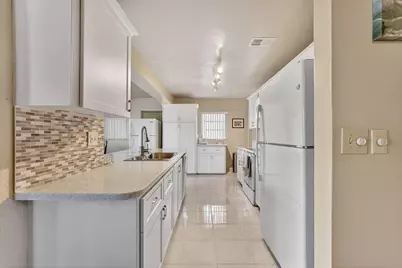 1211 NW 44th Street, Deerfield Beach, FL 33064 - Photo 4