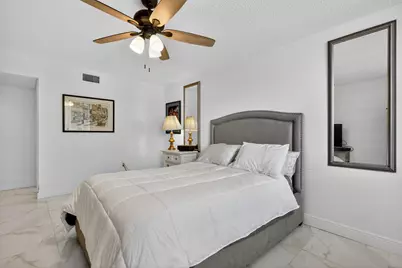 110 Half Moon Circle #D2, Hypoluxo, FL 33462 - Photo 18