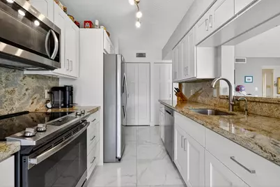 110 Half Moon Circle #D2, Hypoluxo, FL 33462 - Photo 22