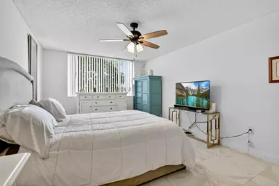 110 Half Moon Circle #D2, Hypoluxo, FL 33462 - Photo 10
