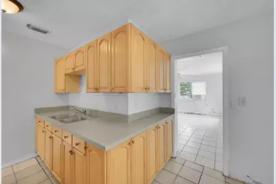 1645 W 31st Street, Riviera Beach, FL 33404 - Photo 4