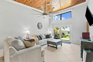 12542 Westhampton Cir, Wellington, FL 33414 - Photo 2