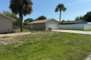 5014 Palm Dr, Fort Pierce, FL 34982 - Photo 4