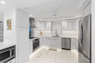 121 Golden Isles Dr, Hallandale Beach, FL 33009 - Photo 32