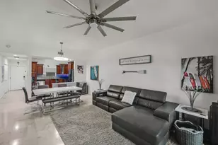 1610 Presidential Way, West Palm Beach, FL 33401 - Photo 2