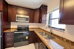 21890 Lake Forest Cir, Boca Raton, FL 33433 - Photo 4