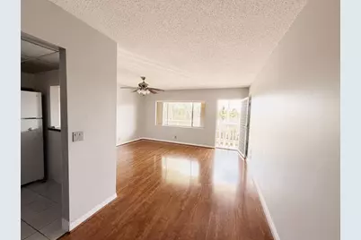 100 E Village Green Cir Circle E #306, Palm Springs, FL 33461 - Photo 4