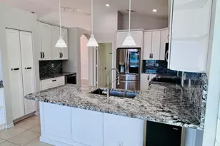 9360 Cove Point Cir, Boynton Beach, FL 33472 - Photo 8