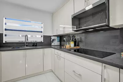 8992 Palm Tree Lane #8992, Pembroke Pines, FL 33024 - Photo 4