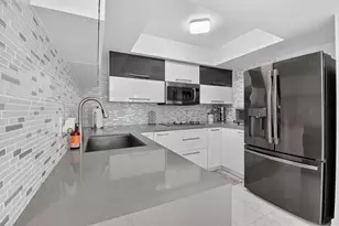 4310 Village Dr, Delray Beach, FL 33445 - Photo 4