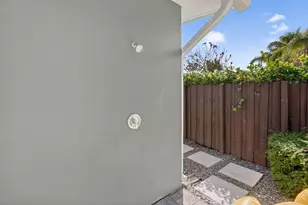 1721 NE 37th St, Oakland Park, FL 33334 - Photo 84