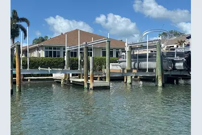 3225 S Lakeview Circle, Fort Pierce, FL 34949 - Photo 2