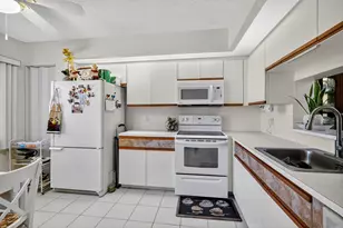 901 SW 128th Terrace, Pembroke Pines, FL 33027 - Photo 6