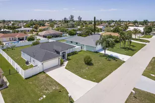 610 SE 21st Ln, Cape Coral, FL 33990 - Photo 2