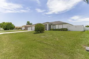 610 SE 21st Ln, Cape Coral, FL 33990 - Photo 8