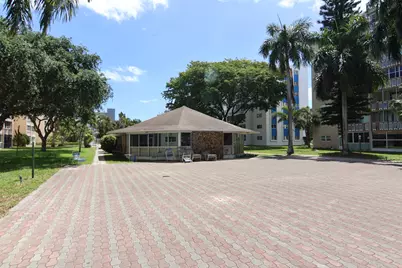 1000 NE 12th Avenue #106, Hallandale Beach, FL 33009 - Photo 20