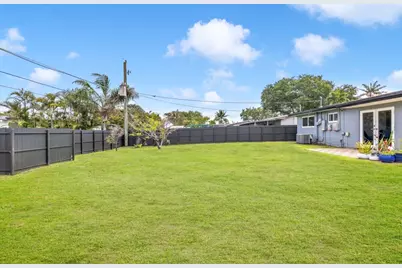 8781 NW 15th Street, Pembroke Pines, FL 33024 - Photo 14