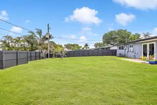 8781 NW 15th St, Pembroke Pines, FL 33024 - Photo 14