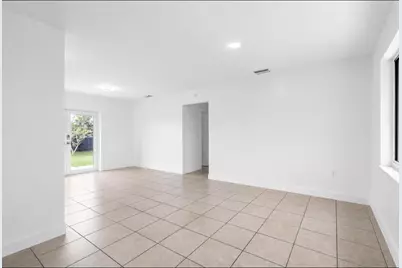 8781 NW 15th Street, Pembroke Pines, FL 33024 - Photo 2