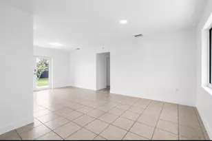 8781 NW 15th St, Pembroke Pines, FL 33024 - Photo 2