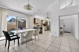102 Maplecrest Cir, Jupiter, FL 33458 - Photo 4