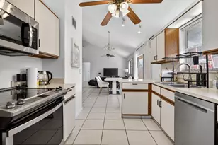 102 Maplecrest Cir, Jupiter, FL 33458 - Photo 10
