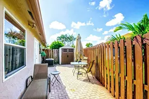 9709 Sunny Isle Cir, Boca Raton, FL 33428 - Photo 12